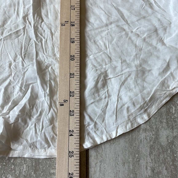 NWOT Active, L,cream wide round neck 2front pockets,sleeveless top for women - Picture 4 of 9